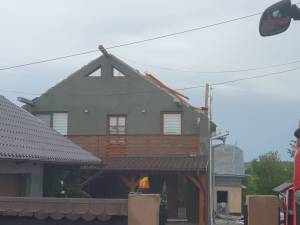 Acoperiș luat de vânt