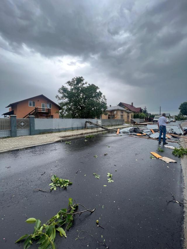 Acoperiș luat de vânt la Moara