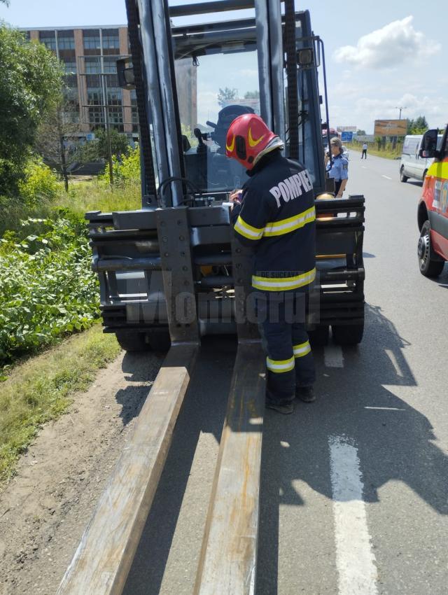 Autoturism răsturnat, la Șcheia, după un accident în care a fost implicat și un motostivuitor