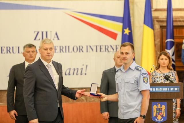 Ministrul Afacerilor Interne l-a premiat pe maiorul Constantin Ștefănescu