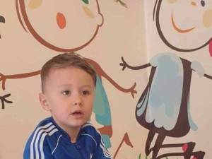 Matei Fabian Bosancu, în vârstă de 4 ani, are nevoie de un transplant de celule stem