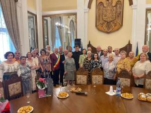 Primăria Vatra Dornei a premiat 19 „cupluri de aur” care au împlinit 50 de ani de căsnicie