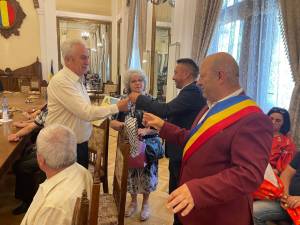 Primăria Vatra Dornei a premiat 19 „cupluri de aur” care au împlinit 50 de ani de căsnicie