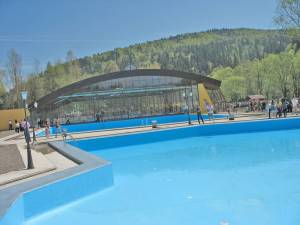 În județul Suceava sunt 33 de bazine de înot și piscine cu apa de îmbăiere monitorizată permanent de Direcția de Sănătate Publică