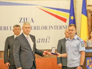 Ministrul Afacerilor Interne l-a premiat pe maiorul Constantin Ștefănescu