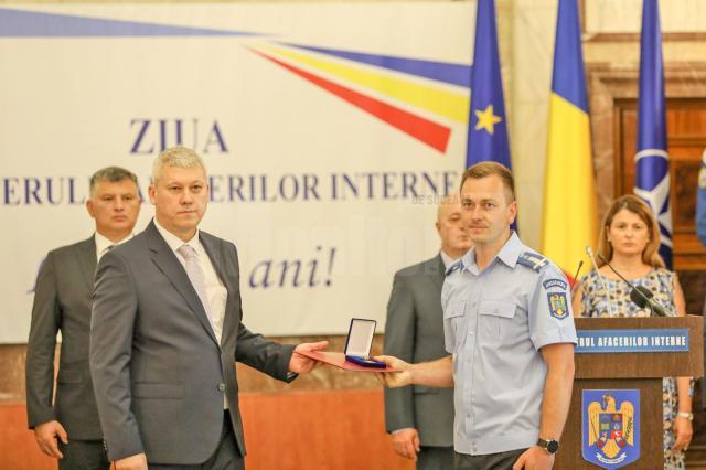 Ministrul Afacerilor Interne l-a premiat pe maiorul Constantin Ștefănescu