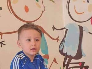 Matei Fabian Bosancu, în vârstă de 4 ani, are nevoie de un transplant de celule stem
