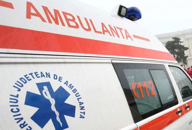 Tractoristul a suferit leziuni și a fost preluat de o ambulanță, care l-a transportat la Spitalul Municipal Rădăuți