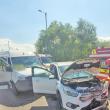 Un microbuz și două autoturisme, implicate într-un accident cu doi răniți