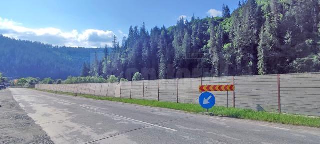 Zid de sprijin pe DN 17 B, în localitatea Broșteni