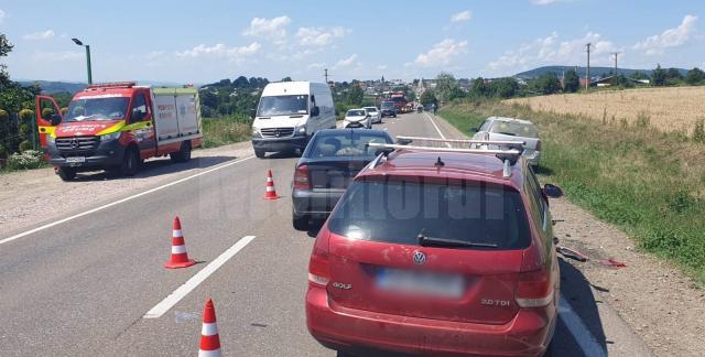 O persoană a ajuns la spital după coliziunea a trei autoturisme