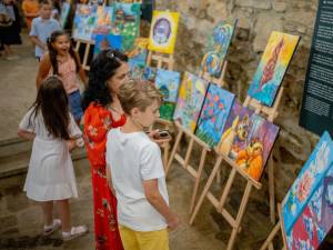 „Micii iconari” de la Adâncata și-au expus lucrările la Capela Cetății de Scaun a Sucevei