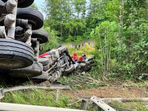 Doi morţi într-un accident între un autotren și un autoturism, în zona Cabanei Ilișești