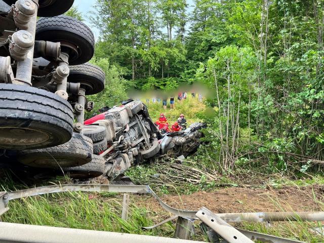 Doi morţi într-un accident între un autotren și un autoturism, în zona Cabanei Ilișești