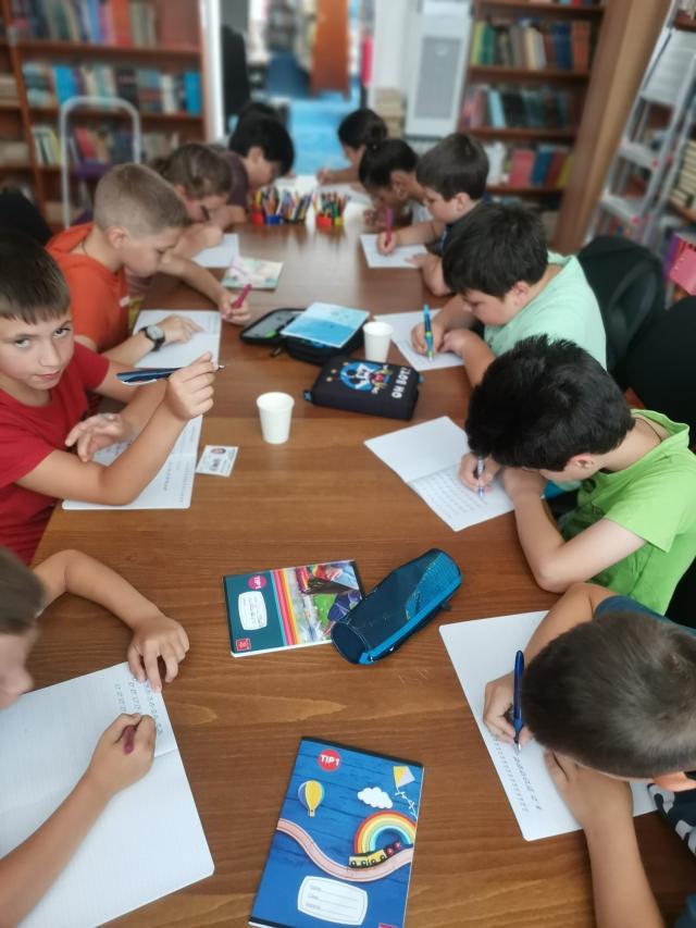 Programul „Bibliovacanța” pentru copii, în plină desfășurare la Biblioteca Bucovinei