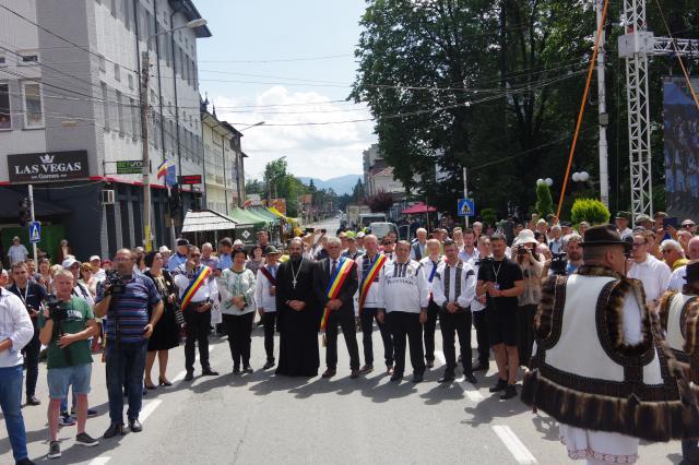 Trupele din cadrul festivalului au fost întâmpinate de președintele CJ Suceava și primarul din Câmpulung Moldovenesc