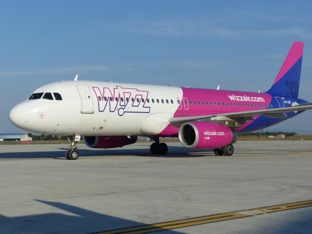 Zborul Wizz Air W4 3607 de la Suceava la Milano Bergamo, care avea plecare sâmbătă, 22 iulie, de la ora 19.15, a ajuns pe pista de decolare abia duminică după-amiază