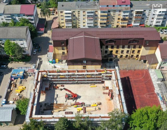 Lucrările la sala de sport a Școlii nr. 10 Suceava sunt realizate de Simion Tehnoconstruct