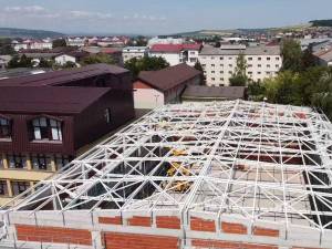 Lucrările la sala de sport a Școlii nr. 10 Suceava sunt realizate de Simion Tehnoconstruct