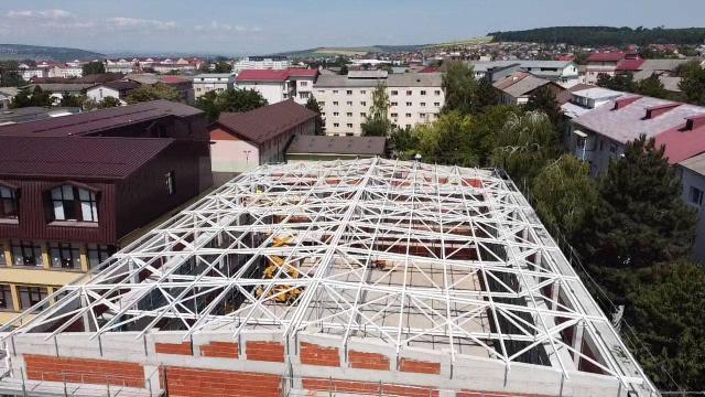 Lucrările la sala de sport a Școlii nr. 10 Suceava sunt realizate de Simion Tehnoconstruct