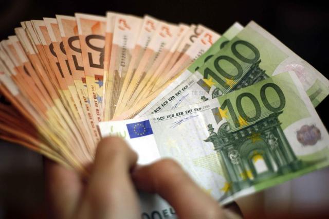  - Au stat la băut, iar prietenul de pahar l-a lăsat fără 2.900 de euro