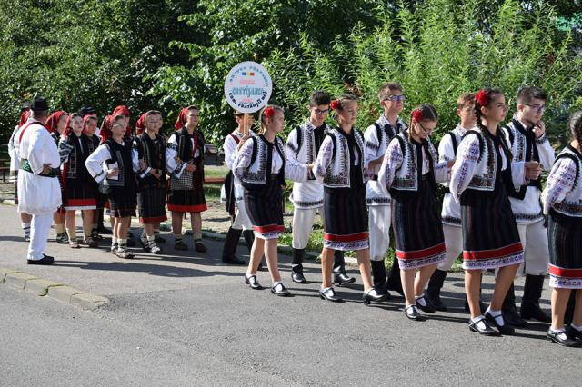 Premiile Concursului Interjudeţean de Folclor ,,Şezătoarea copiilor’’ Fălticeni