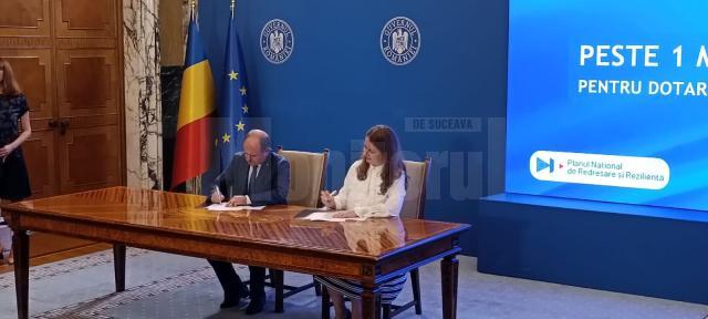 Vicepreședintele CJ Suceava Niculai Barbă a semnat un contract de 4,66 milioane de lei pentru digitalizarea a șapte școli speciale din județ