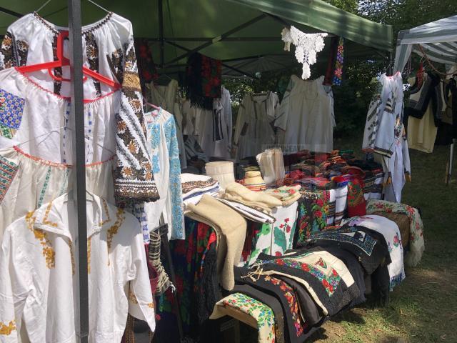 Meșterii populari au venit la Festivalul ”Lume, lume...Hai la târg” cu o ofertă extrem de bogată de produse meșteșugărești