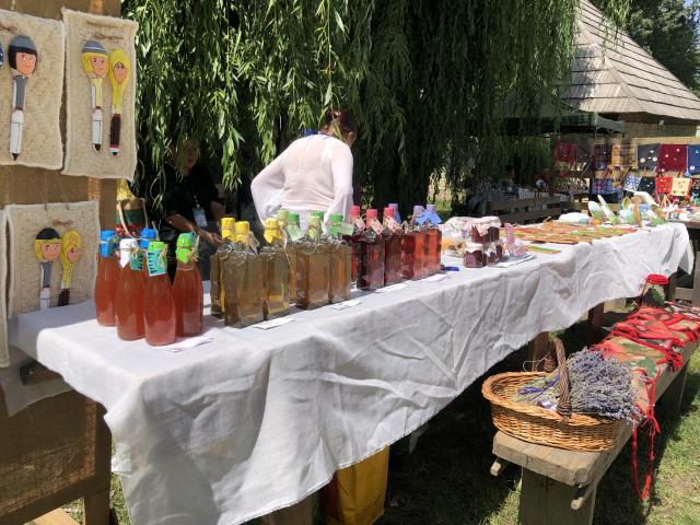 Meșterii populari au venit la Festivalul ”Lume, lume...Hai la târg” cu o ofertă extrem de bogată de produse meșteșugărești