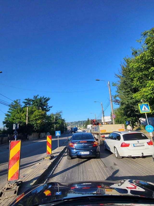 Trafic greoi pe Calea Unirii, chiar de lucrările de asfaltare se fac pe timp de noapte