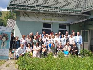 Proiectul „Terapie prin citit și povestit” dedicat persoanelor marginalizate, la Moldovița