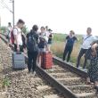 Trenul București Nord - Suceava a rămas blocat în câmp. Zeci de călători au plecat la ocazie