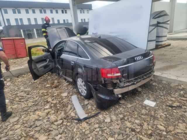 Un autoturism Audi a ieșit în afara părții carosabile, luni seară, pe raza orașului Vicovu de Sus