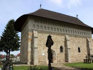 Biserica „Înălțarea Sfintei Cruci” din Volovăț, jud. Suceava – Mărturii arheologice