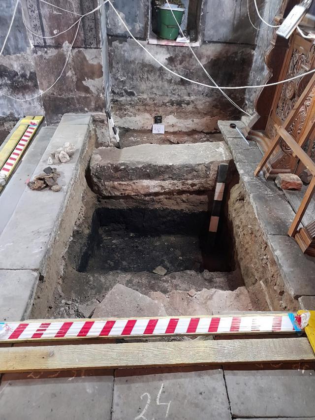 Biserica „Înălțarea Sfintei Cruci” din Volovăț, jud. Suceava – Mărturii arheologice
