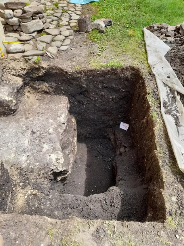 Biserica „Înălțarea Sfintei Cruci” din Volovăț, jud. Suceava – Mărturii arheologice