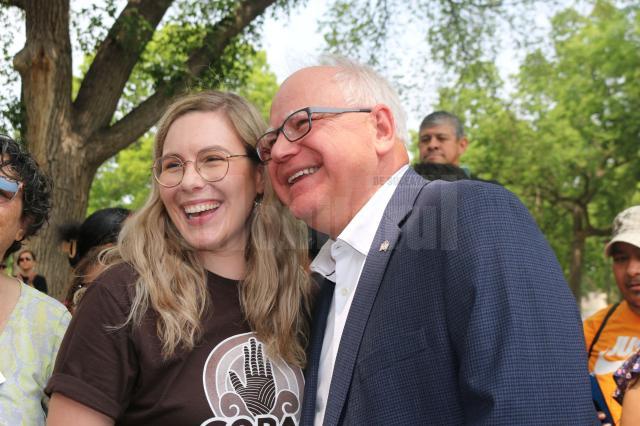 Ioana Tatarciuc  împreună cu guvernatorul Tim Walz al statului Minnesota