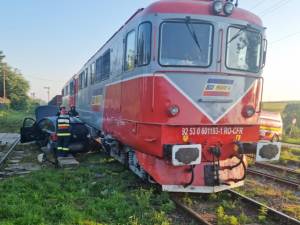 Accident mortal după ce o mașină a intrat în fața unui tren de marfă, la Vicșani