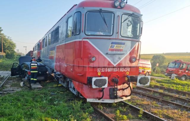 Accident mortal după ce o mașină a intrat în fața unui tren de marfă, la Vicșani