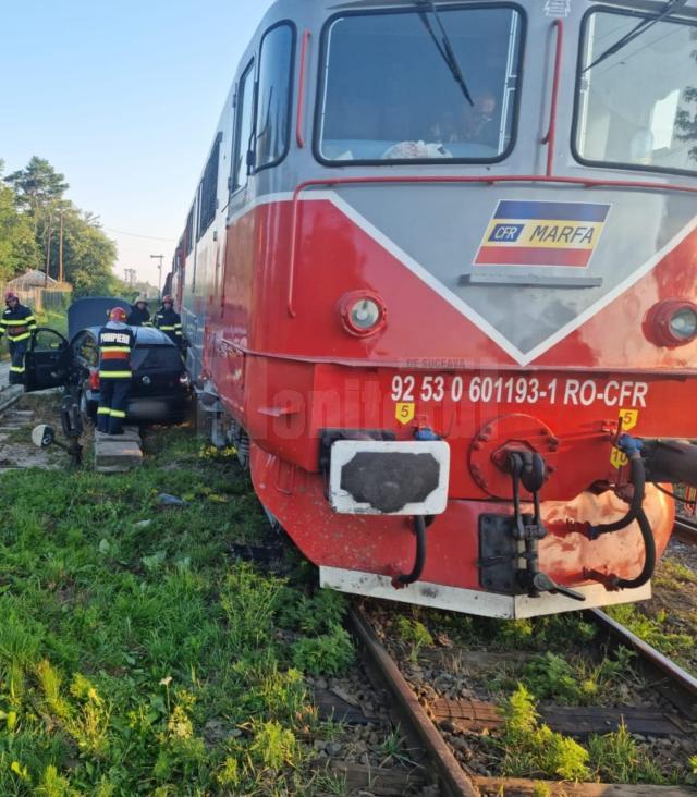 Accident mortal după ce o mașină a intrat în fața unui tren de marfă, la Vicșani