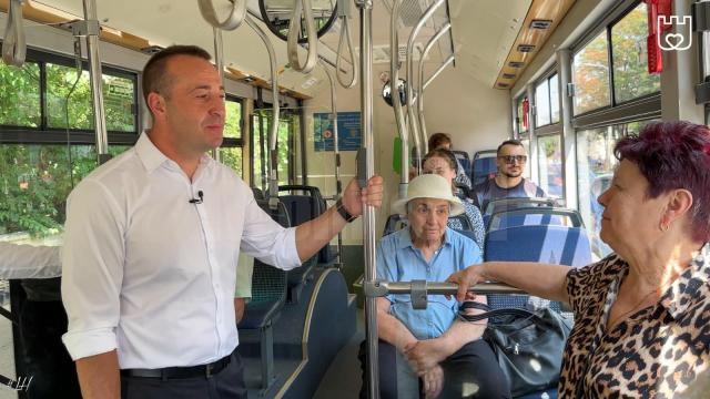 „Astăzi, transportul public local este gratuit!”, a anunțat viceprimarul Lucian Harșovschi, care a și circulat cu autobuzele TPL, pentru a testa sistemul de taxare