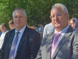 Primarul Ion Lungu și secretarul CL Suceava, Ioan Ciutac, la Schitul Mănăstioara