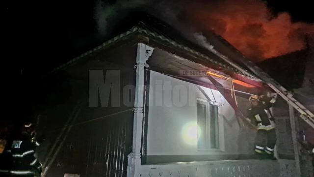 Casă distrusă de incendiu la Sasca Mică