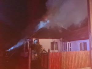 Casă distrusă de incendiu la Sasca Mică