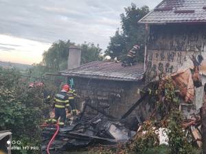 Incendiul izbucnit pe strada Cernăuți din Suceava