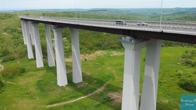 Viaductul care va fi realizat peste calea ferată, în cadrul tronsonului final al rutei ocolitoare, va avea lungimea de 1.015 metri