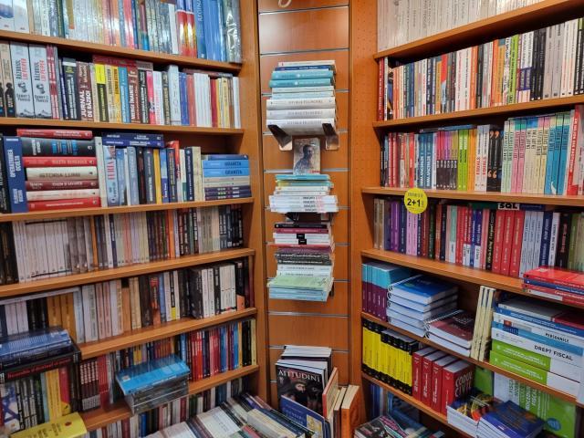 Librăria Alexandria Burdujeni își așteaptă clienții într-un spațiu modernizat, mai prietenos și cu numeroase oferte