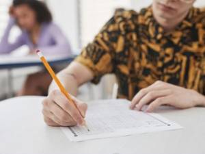 Elevi admiși la licee din județ fără a susține examenul de evaluare națională