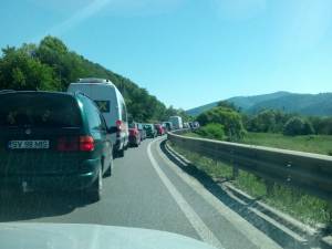 Trafic de coșmar pe drumul european 58, în zona Gura Humorului