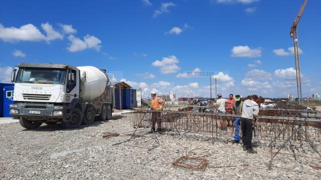 Placa de beton armat a fundației Sălii Polivalente Suceava a fost turnată